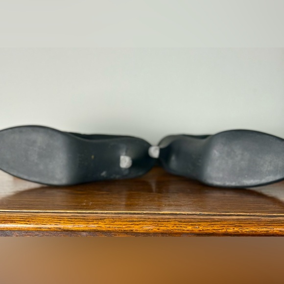 KORS Michael Kors Y2K Black Suede Penny Loafer Rubber Sole Pump Heels Size 10M - Picture 7 of 9